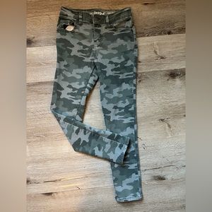 Girls camo pants